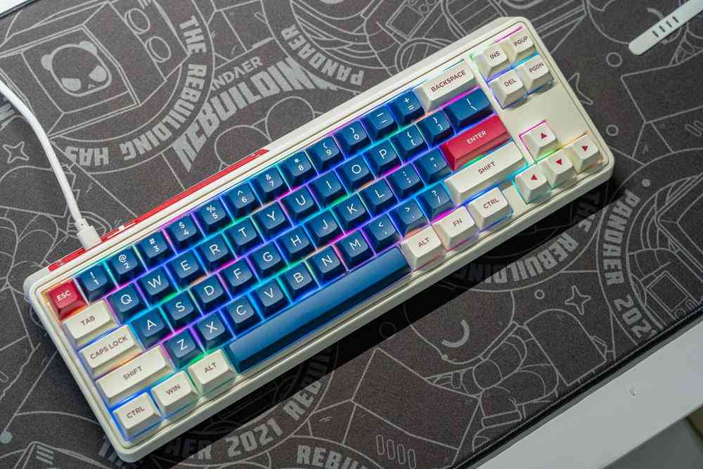 腹灵键盘怎么样 机械键盘的天花板之作,腹灵CMK68-SAM机械之心键盘体验 腹灵键盘怎么样 机械键盘的天花板之作,腹灵CMK68-SAM机械之心键盘体验